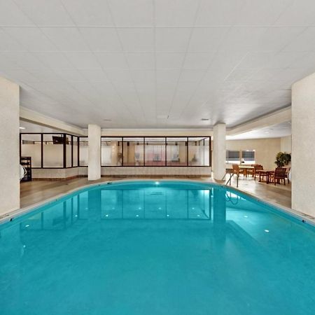 Отель Doubletree By Hilton St Paul Downtown Сент-Пол Экстерьер фото
