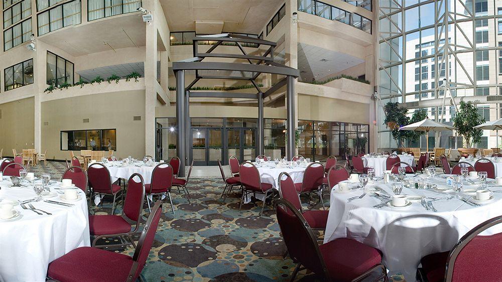 Отель Doubletree By Hilton St Paul Downtown Сент-Пол Экстерьер фото