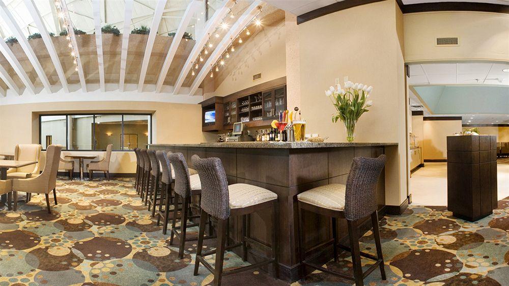 Отель Doubletree By Hilton St Paul Downtown Сент-Пол Экстерьер фото