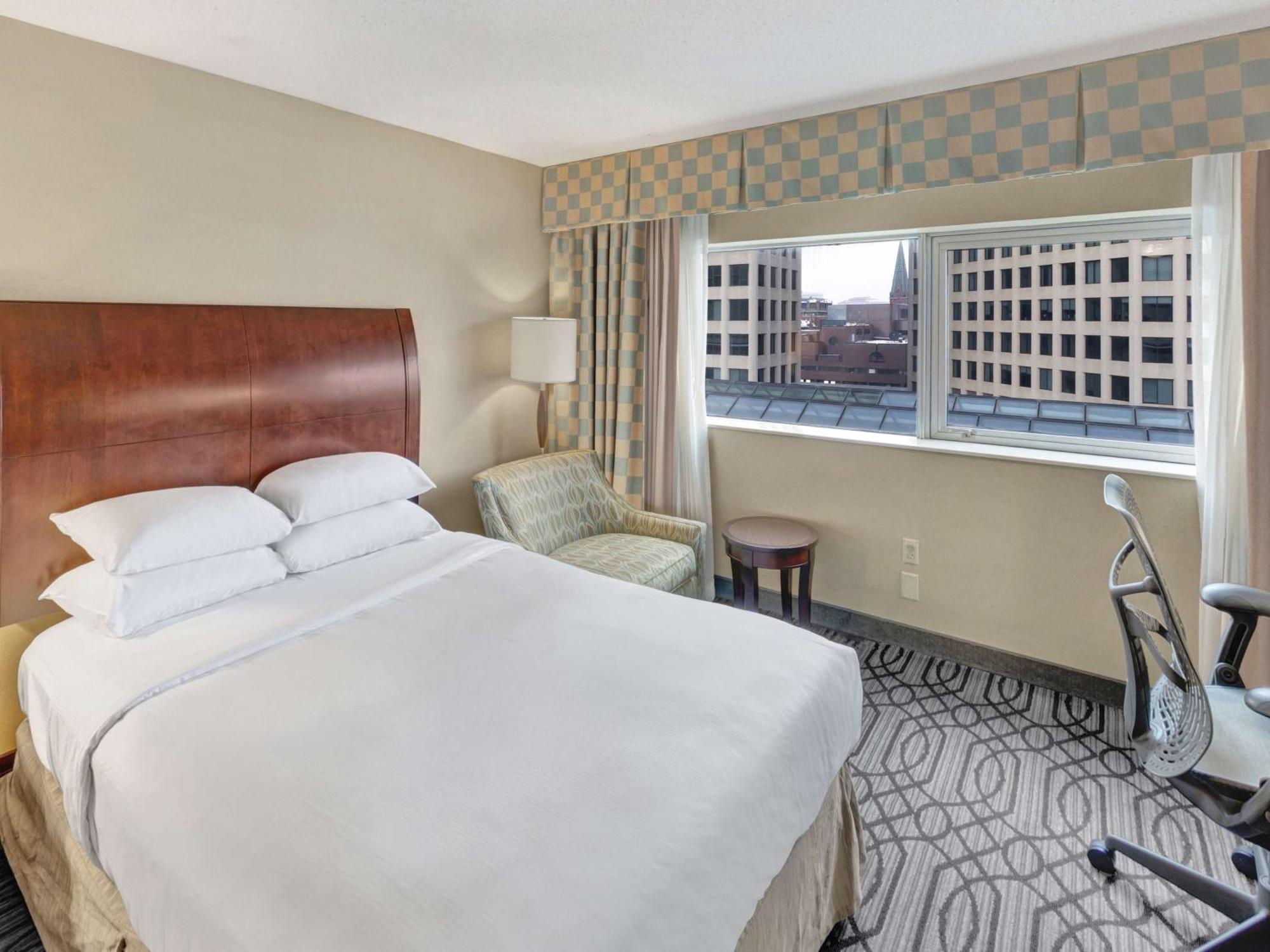 Отель Doubletree By Hilton St Paul Downtown Сент-Пол Экстерьер фото