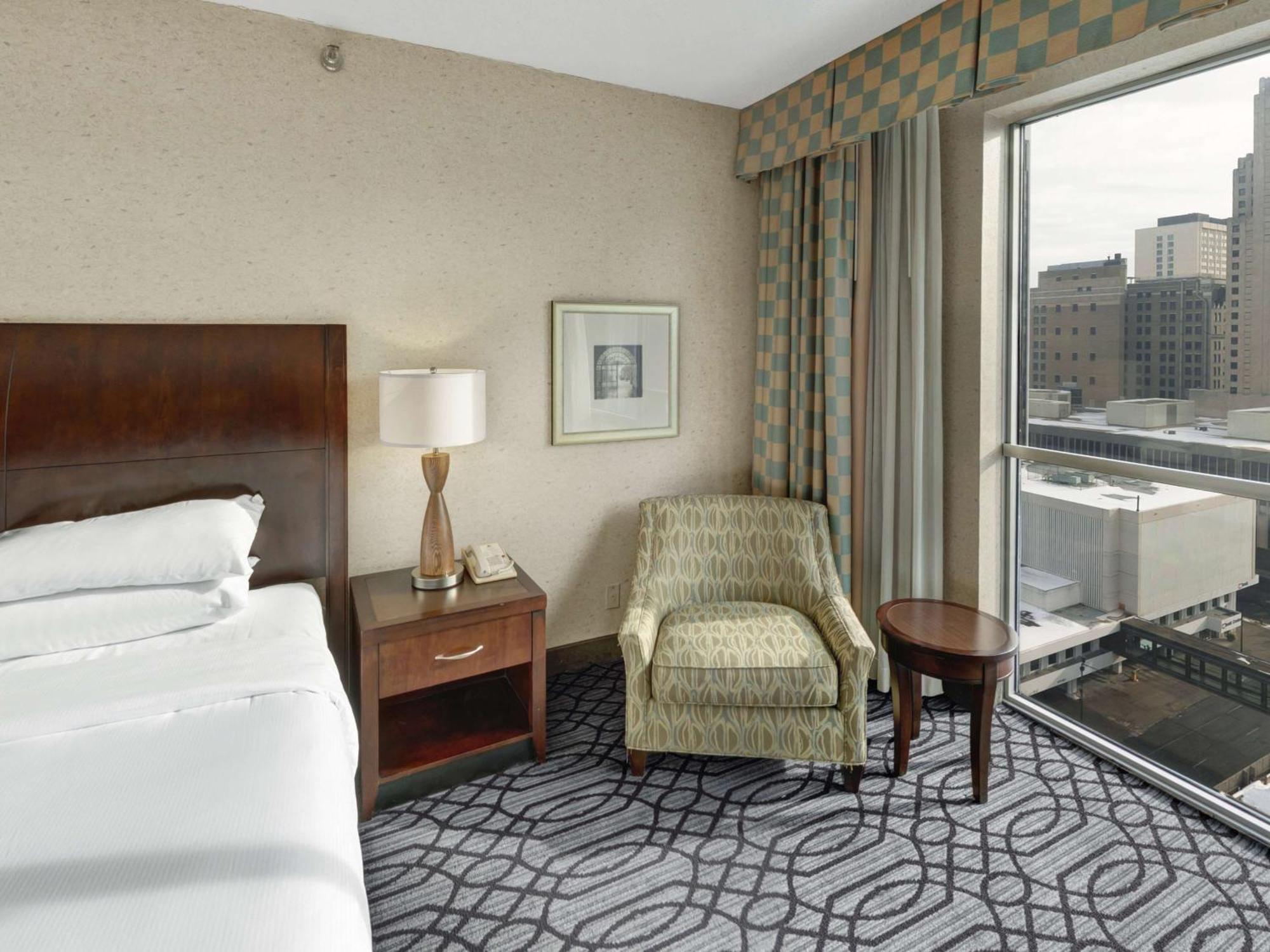 Отель Doubletree By Hilton St Paul Downtown Сент-Пол Экстерьер фото