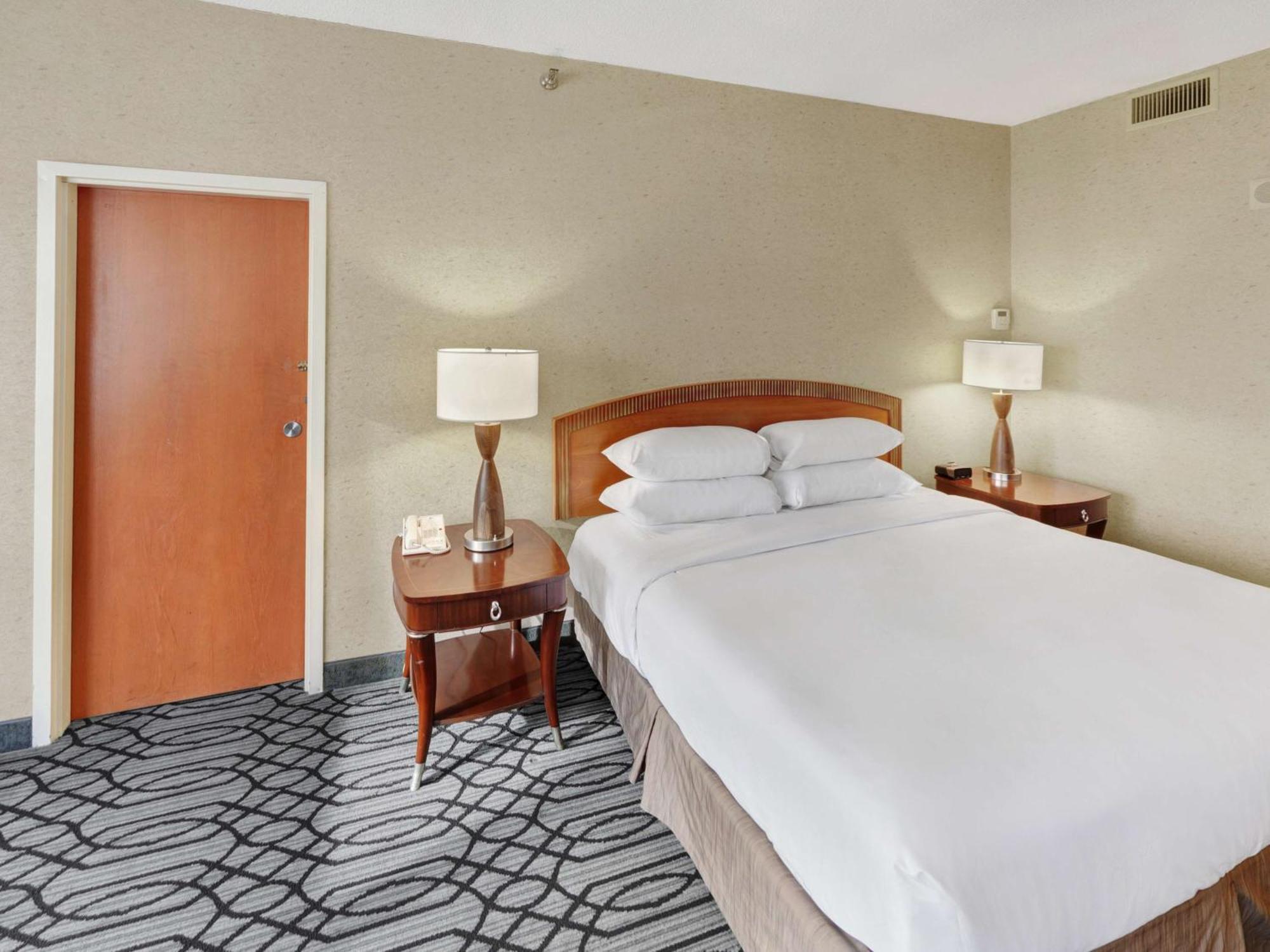 Отель Doubletree By Hilton St Paul Downtown Сент-Пол Экстерьер фото