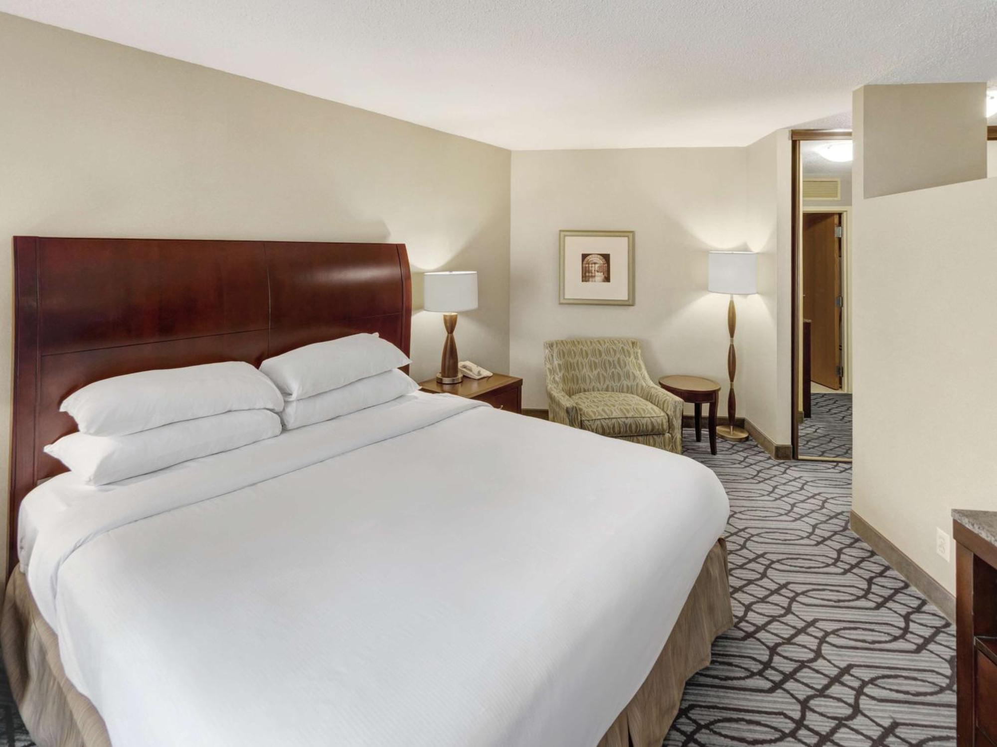 Отель Doubletree By Hilton St Paul Downtown Сент-Пол Экстерьер фото