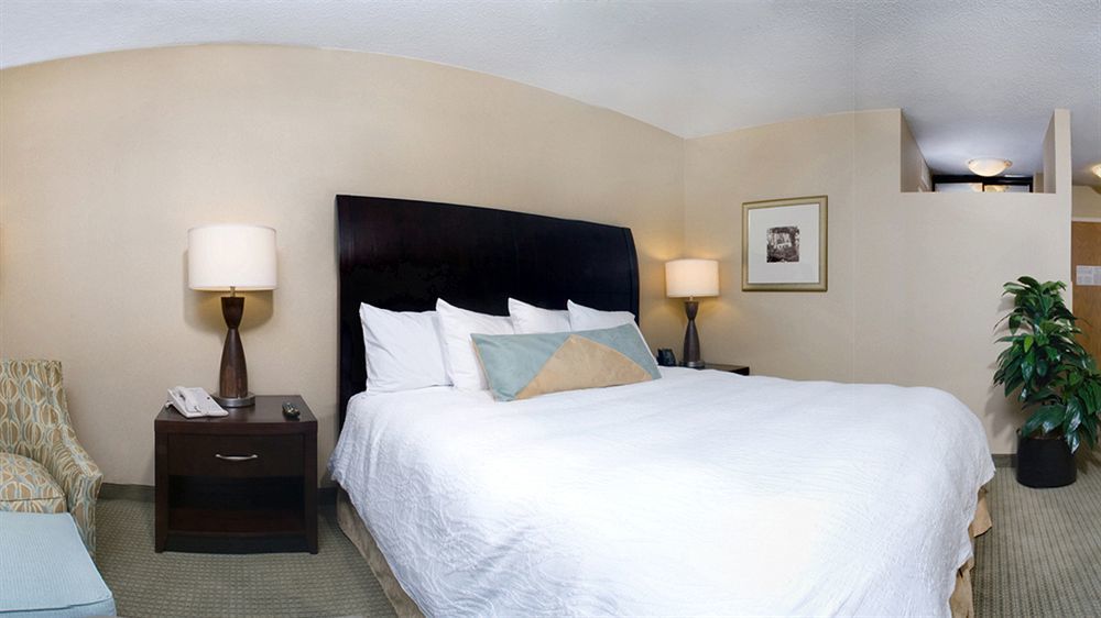 Отель Doubletree By Hilton St Paul Downtown Сент-Пол Экстерьер фото