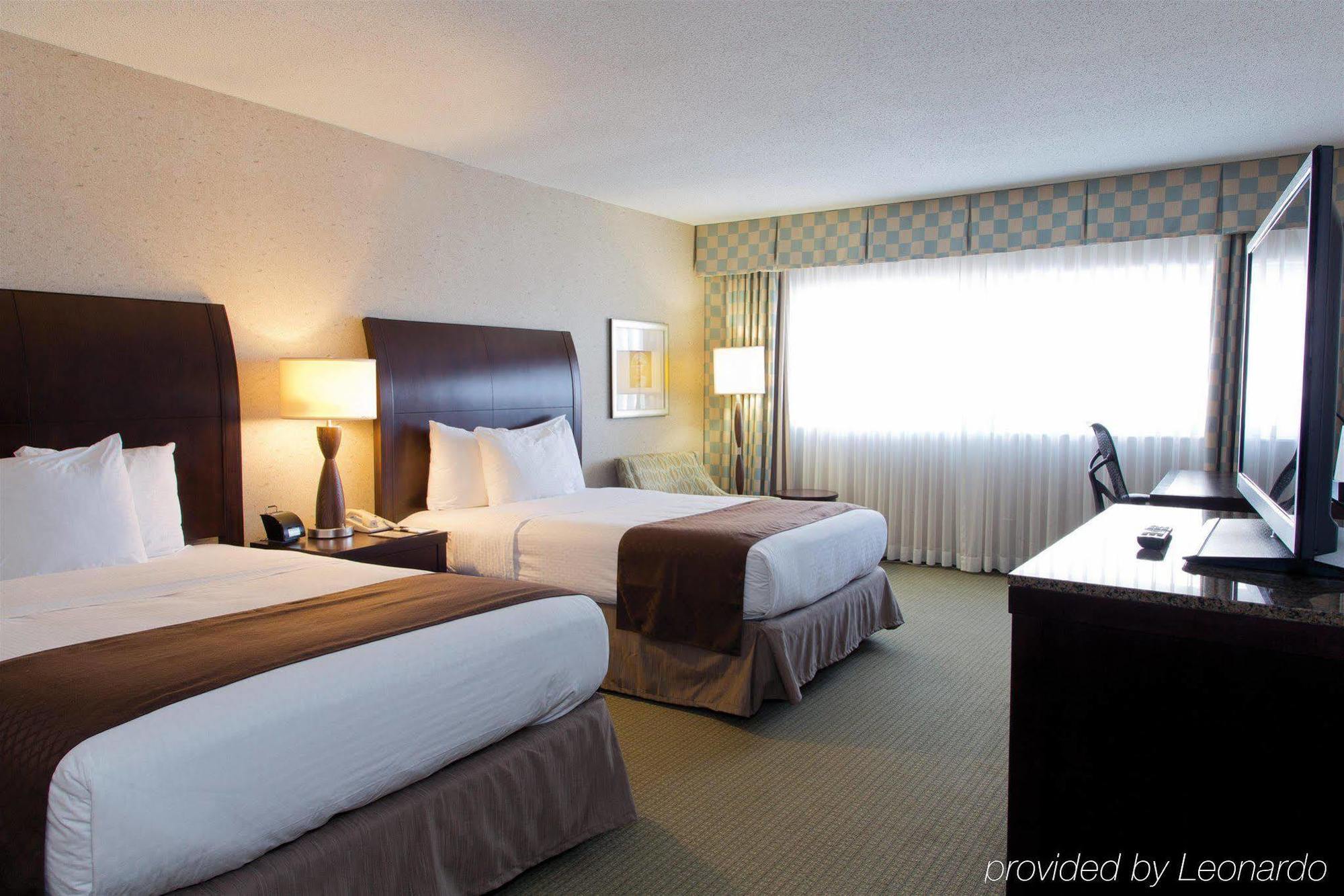Отель Doubletree By Hilton St Paul Downtown Сент-Пол Экстерьер фото