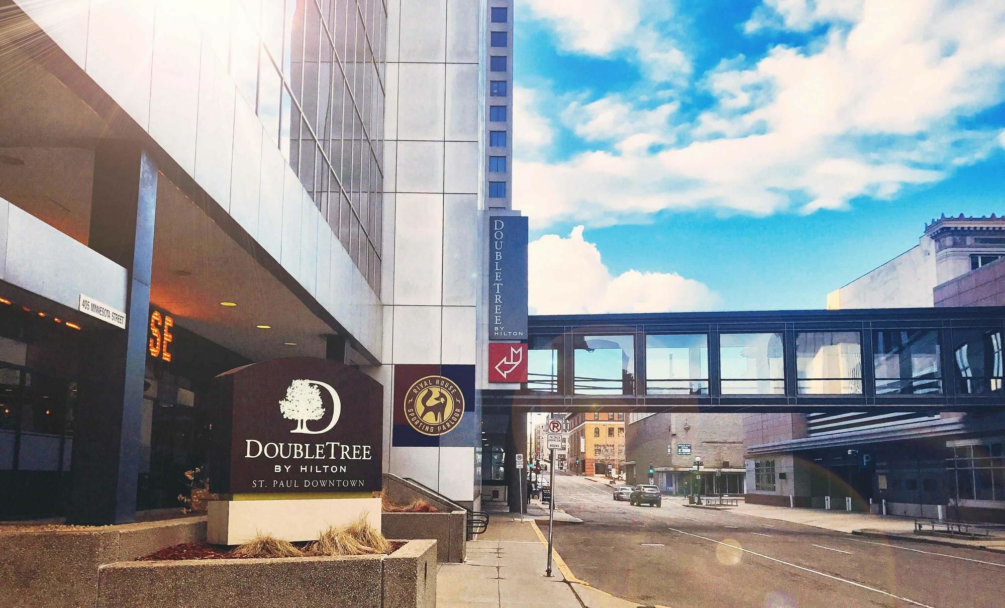 Отель Doubletree By Hilton St Paul Downtown Сент-Пол Экстерьер фото